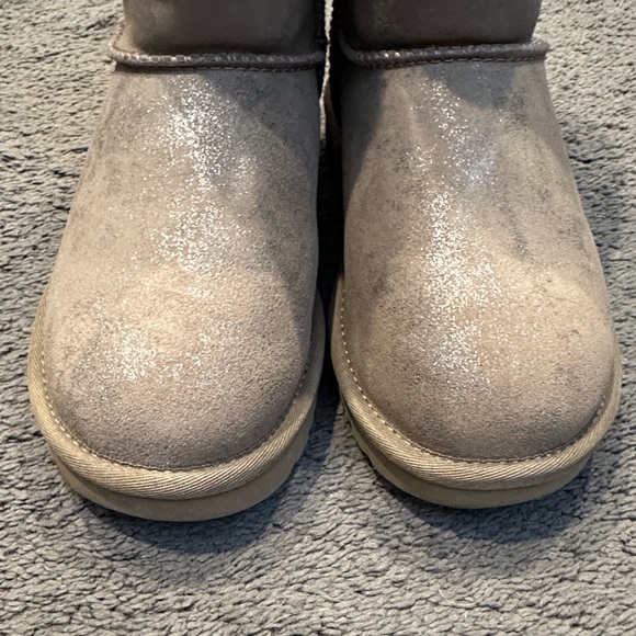 UGG Brown Boots with Plush Lining and Bows - Picture 2 of 4